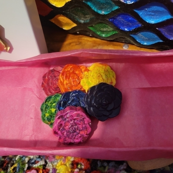 NEW Handmade 7 Rose Speckled Rainbow Crayons Gift Packaged - Picture 2 of 3
